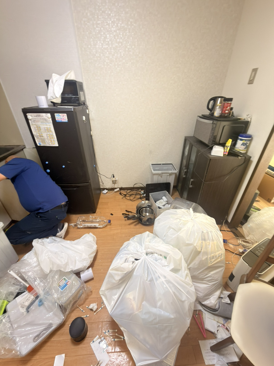 神奈川県小田原市 遺品整理 特殊清掃 おかたづけタムラ お部屋全体片付け前
