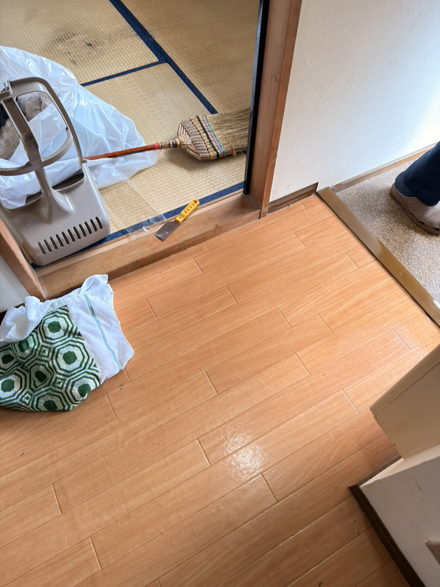 神奈川県小田原市 孤独死片付け 床清掃 おかたづけタムラ 床こびりつき後