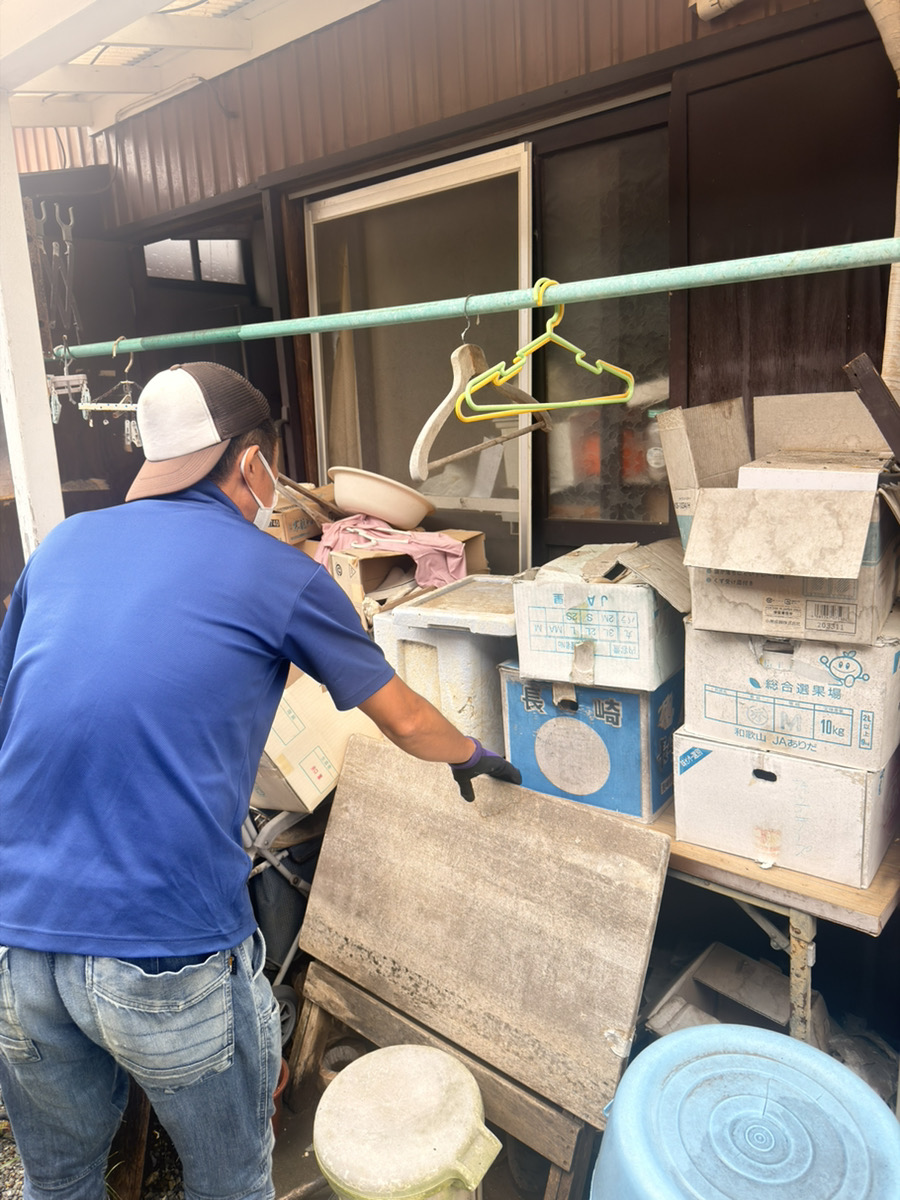 ゴミ屋敷片付け作業風景2