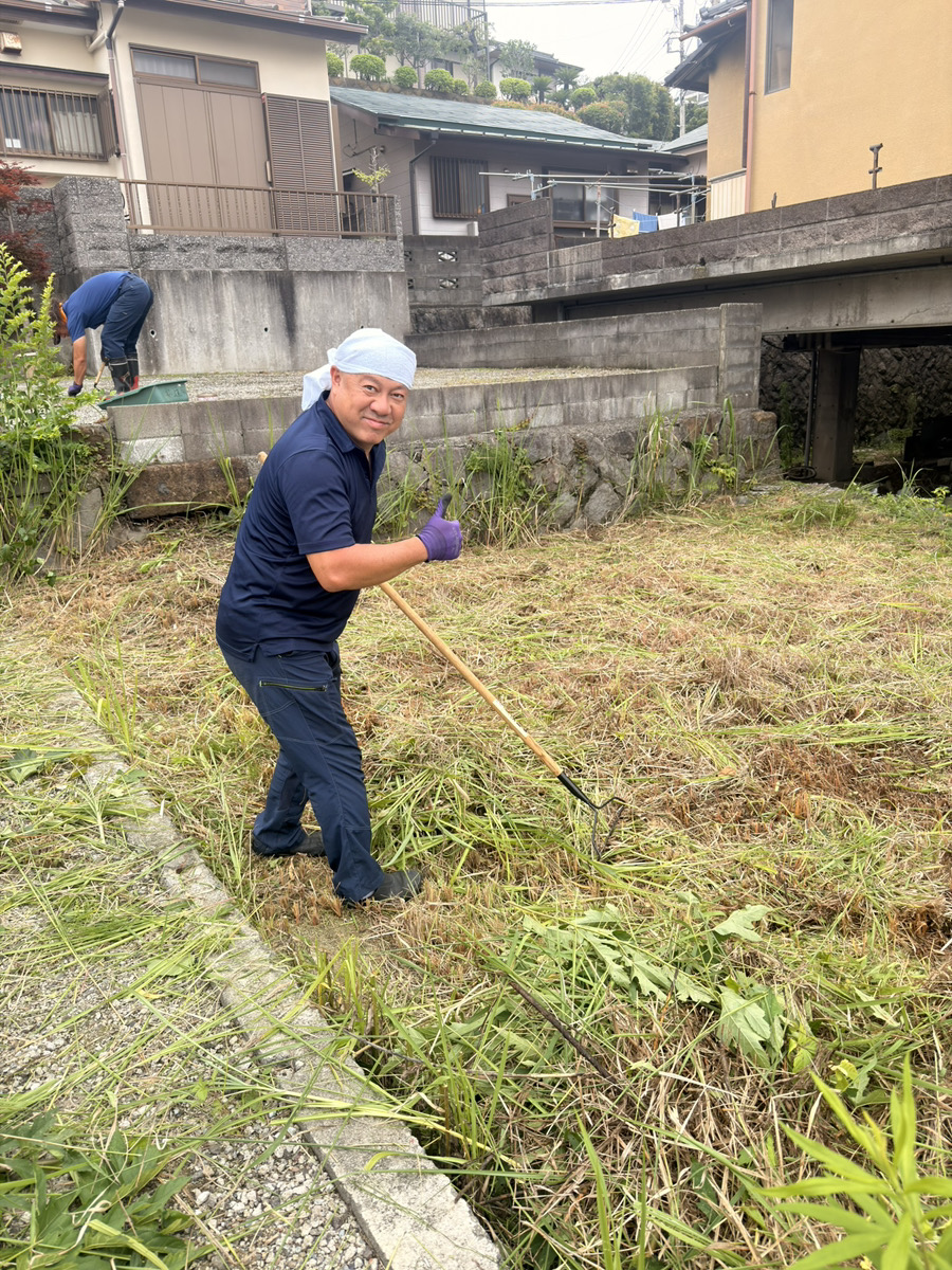 草刈り作業の風景