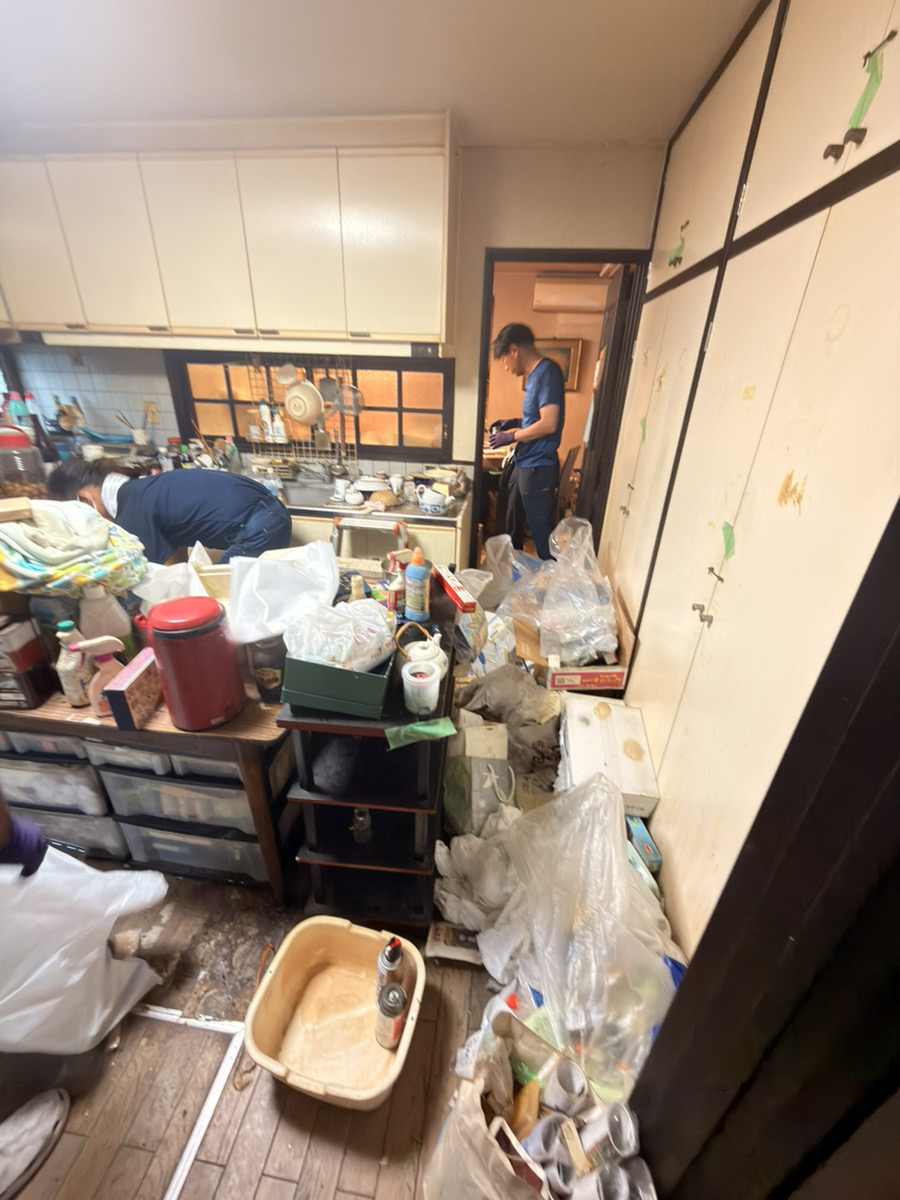 キッチン片付け作業風景1