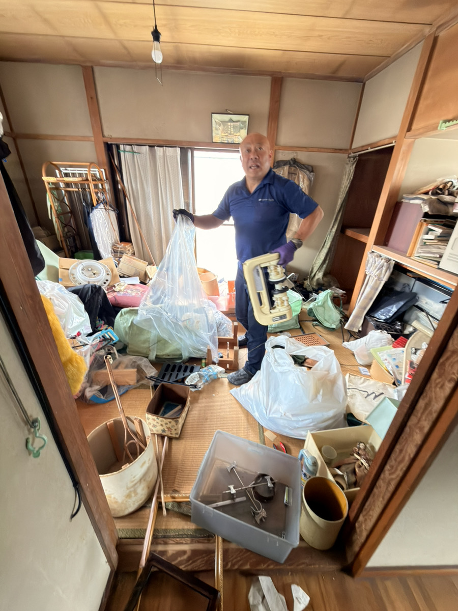 スタッフの分別作業風景